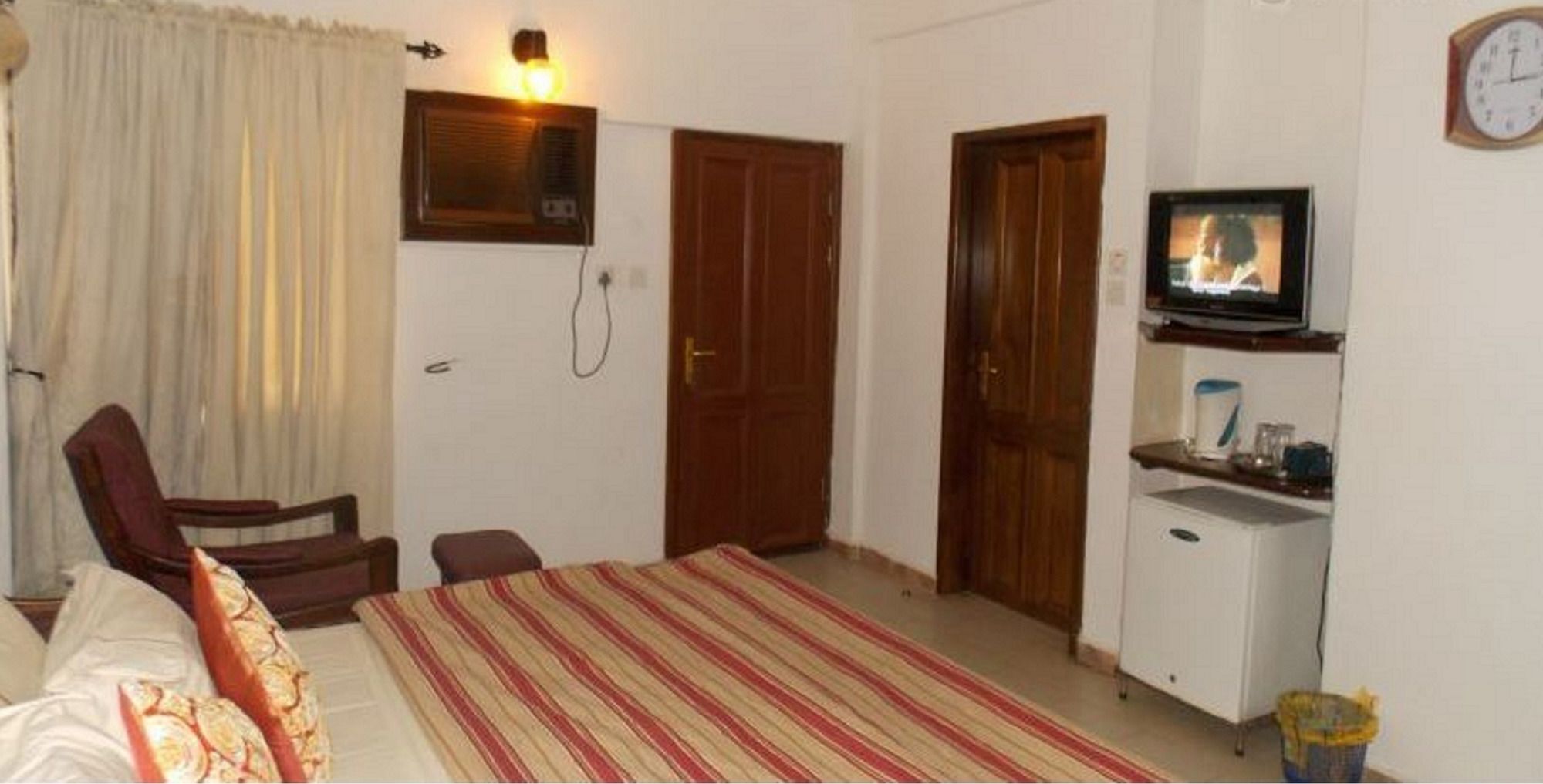 Whispering Palms Resort Magbon Екстер'єр фото